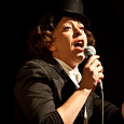 Béatrice Bonifassi – Photos L’unique Béatrice Bonifassi nous propose une incursion dans le répertoire de la chanson à texte inspirée de l’entre-deux guerres, naviguant entre les plus belles pièces d’Édith Piaf, Léo Ferré ou...